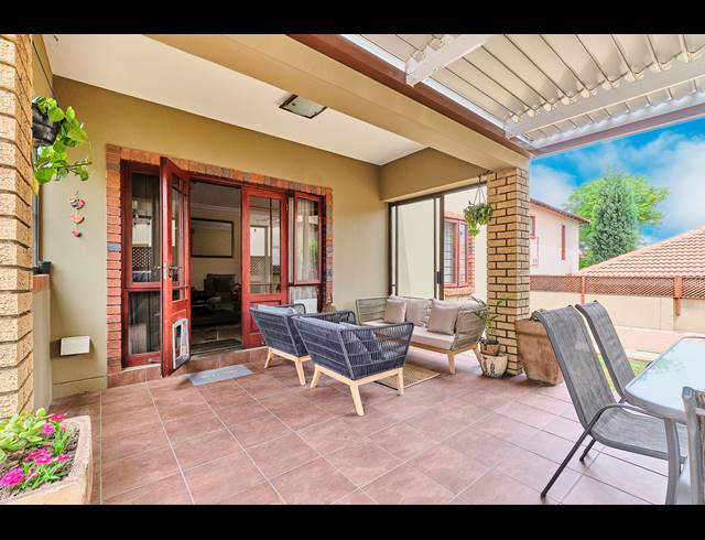 4 BEDROOM FREEHOLD SOLD IN NORTH RIDING